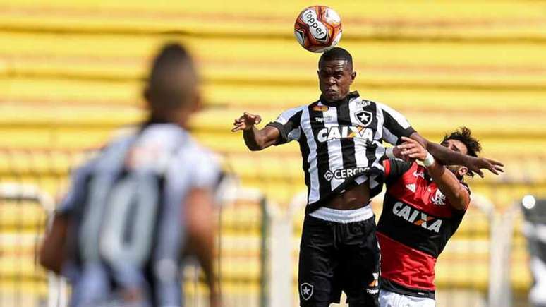 Glorioso deve precisar intensificar os treinamentos do jogo aéreo defensivo (Vitor Silva/SSPress/Botafogo)