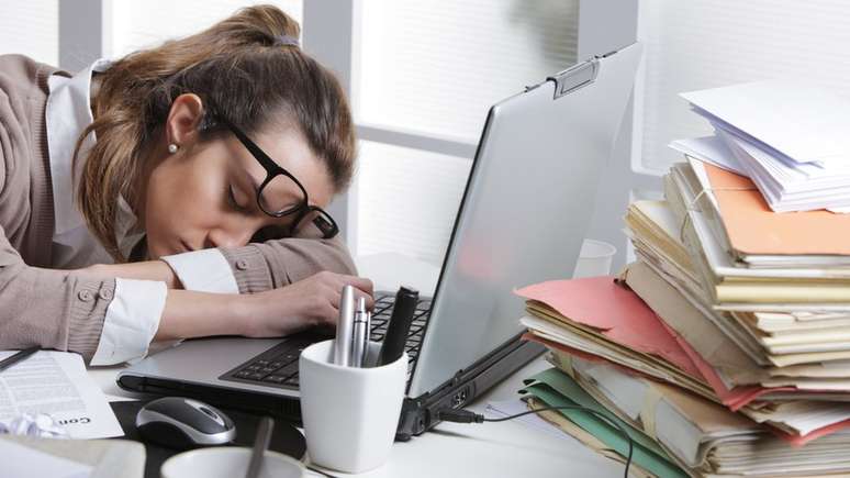 Privação de sono afeta capacidade de atenção e concentração, reflexos e destreza motora