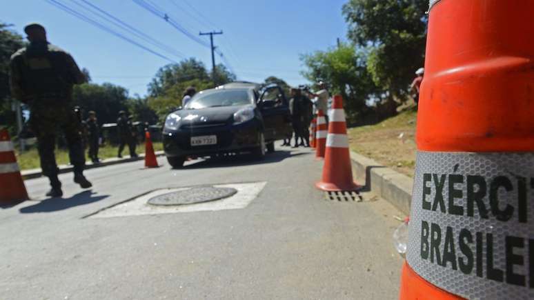 Operação de segurança do Exército durante a Olimpíada; Braga Netto já expressou reservas a operações do tipo, pelo alto custo financeiro, logístico e psicológico | Foto: Tania Rego/Ag Brasil