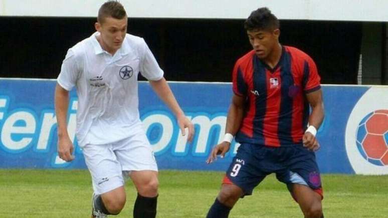 As duas equipes fizeram uma partida disputada no estádio do trabalhador (Agência FERJ/Arquivo Internet)