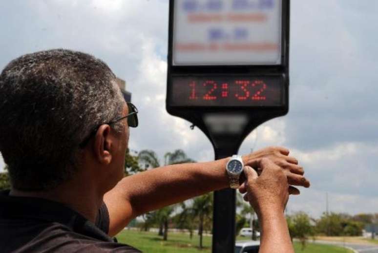 Relógios  devem  ser  atrasados  em  uma  hora  nas  regiões  Sul,  Sudeste  e   Centro-Oeste 