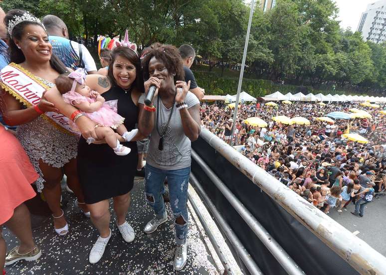 Valentina já é &#034;foliã&#034; com apenas dois meses