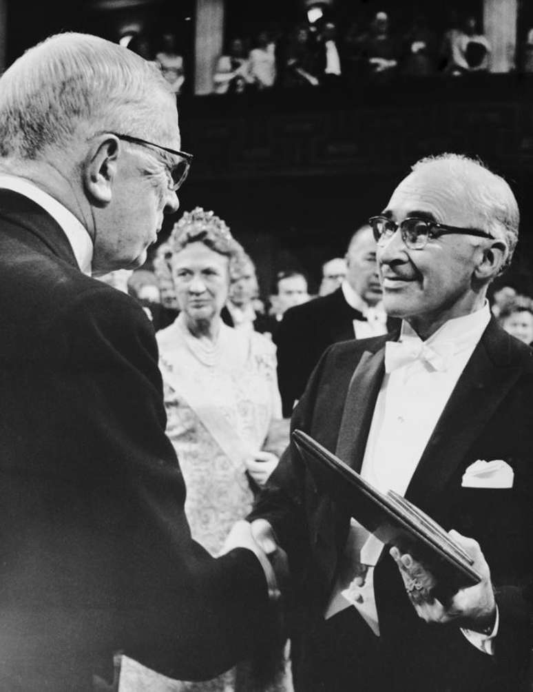 George Wald recibeu o Nobel de Medicina em 10 de dezembro de 1967 das m&atilde;os do rei da Su&eacute;cia, Gustav Adolf | Foto: iStock