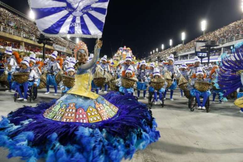 Desfile da Portela no segundo dia de apresentações do Grupo Especial das Escolas de Samba do Rio