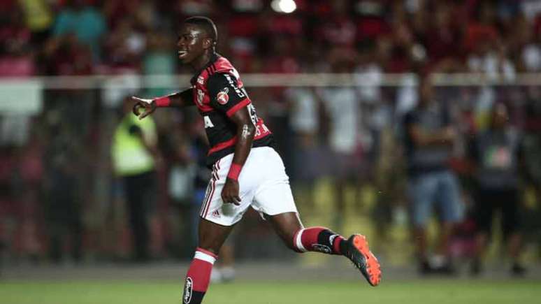Vinícius Júnior comemora seu gol marcado em Cariacica, na decisão da Taça GB (Foto: Pedro Martins/AGIF)