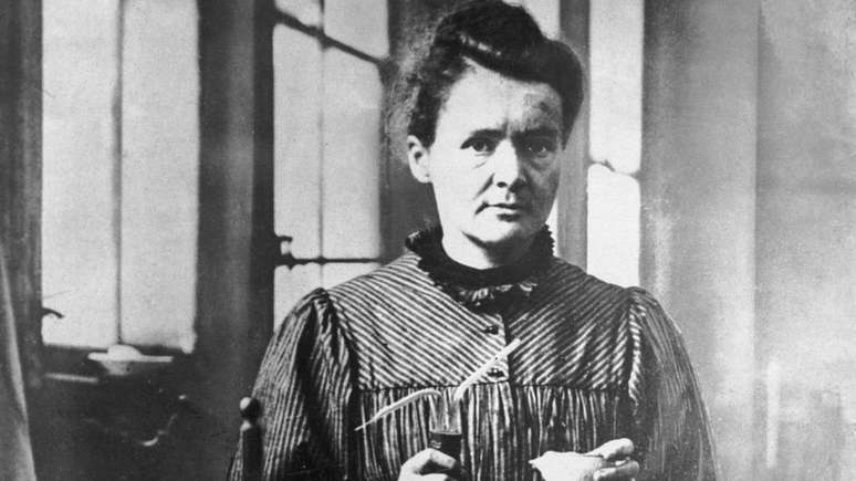 Marie Curie nasceu em 7 de novembro de 1867 na Polônia. Sua carreira científica cresceu na França