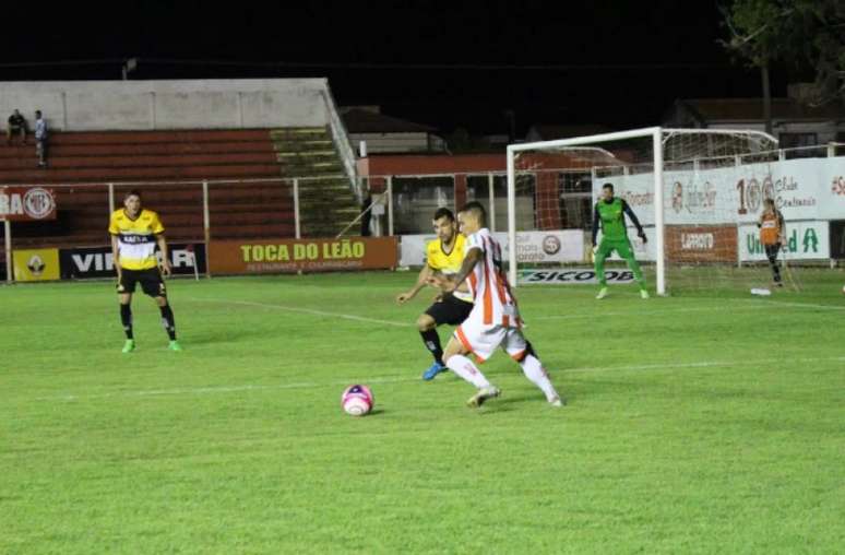 Criciúma e Hercílio Luz empataram sem gols no último domingo, pela 9ª rodada do Campeonato Catarinense (Foto:Letícia Oliveira/Hercílio Luz)