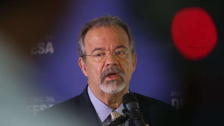 Raul Jungmann afirmou que, em intervenção federal militar no Rio, pode-se recorrer a mandados de busca e apreensão coletiva nas comunidades; medida é questionada por juristas | Foto: Antônio Cruz/Ag. Brasil