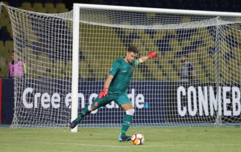 Martin Silva usou uniforme na cor verde quando deveria utilizar azul diante do Universidad Concepción no Chile