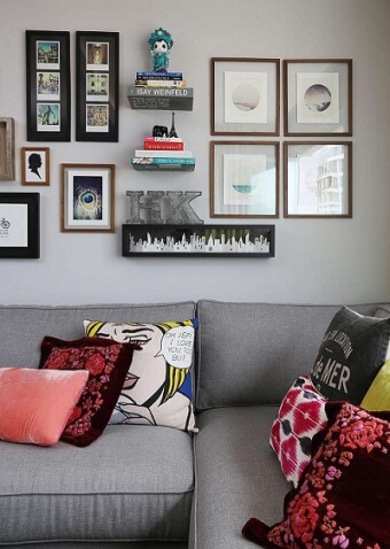 18. Aqui, por exemplo, as almofadas decorativas t&ecirc;m estampas super variadas. Projeto de Mandril Arquitetura