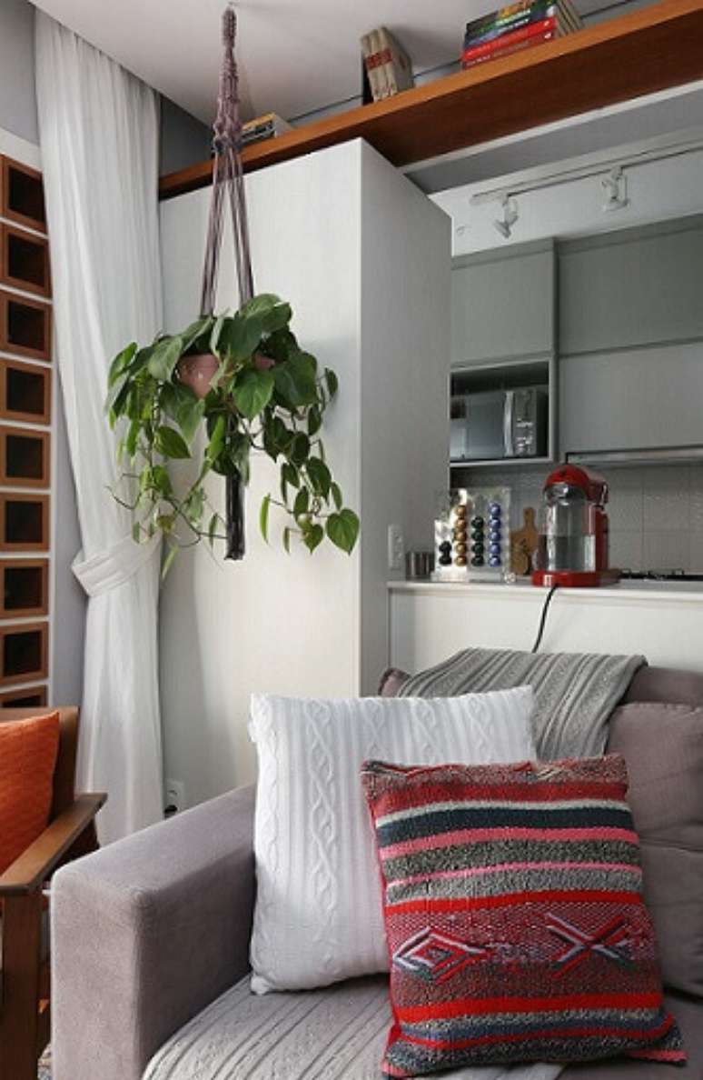 10. As almofadas com textura s&atilde;o tamb&eacute;m muito interessantes. Projeto de Natalia Salla