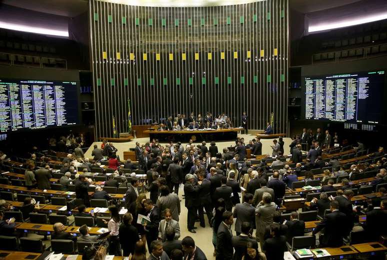 Plenário da Câmara dos Deputados durante sessão para votação do decreto de intervenção federal na segurança pública do Rio de Janeiro.