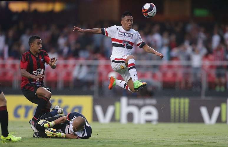 Depois uma reapresentação conturbada no início da temporada, Cueva ganhou vaga no time titular do São Paulo e acumula boas apresentações.