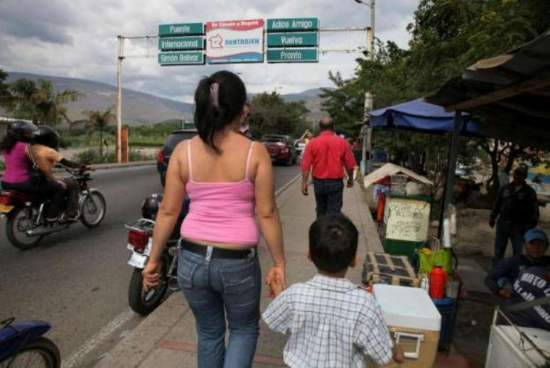 Em busca de uma vida melhor, milhares de venezuelanos têm cruzado as fronteiras com os países vizinhos