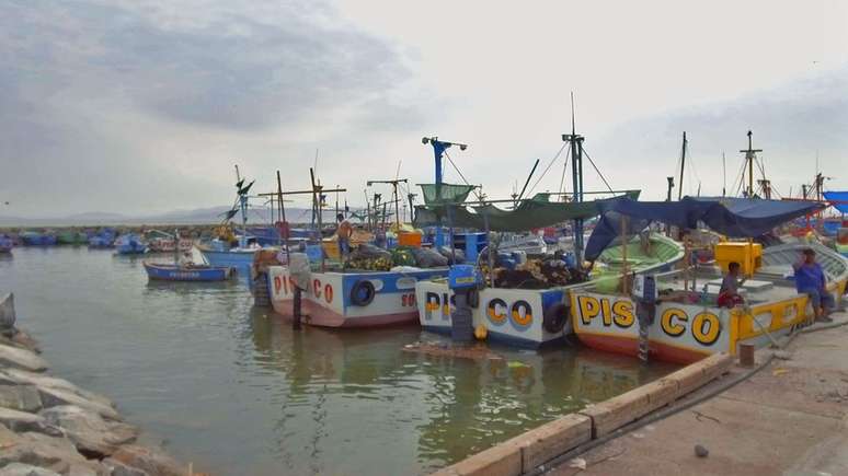 É comum encontrar no porto outros pescadores com sequelas deixadas pela síndrome de descompressão | Foto: V. M. Vásquez