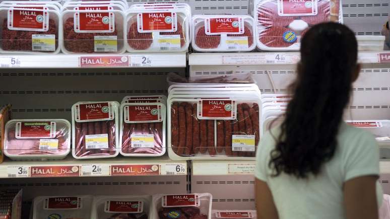 Brasil vende bois vivos para serem abatidos na modalidade halal, que segue uma série de regras religiosas