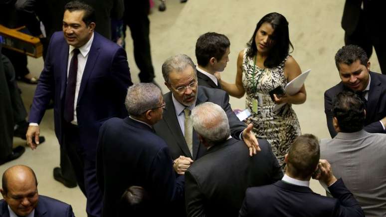 Jungmann (centro) esteve na Câmara na noite da votação do decreto, na segunda | Foto: Ag. Brasil