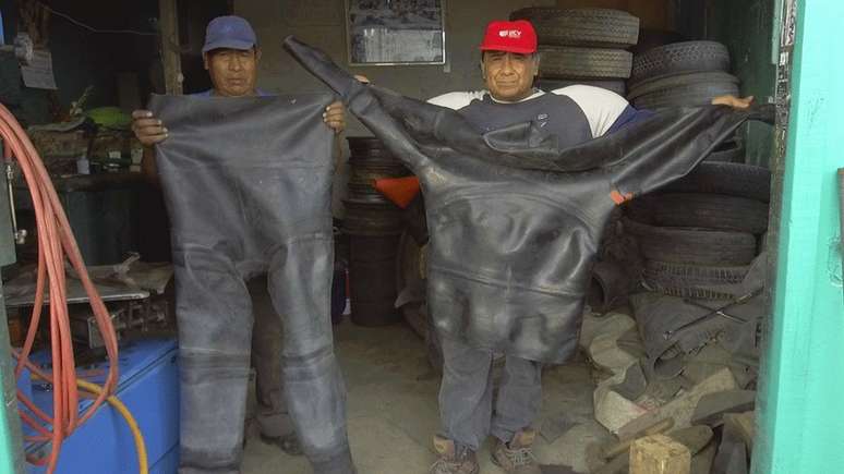 O mergulhador usava um traje feito com borracha de pneu de caminhão | Foto: V. M. Vásquez