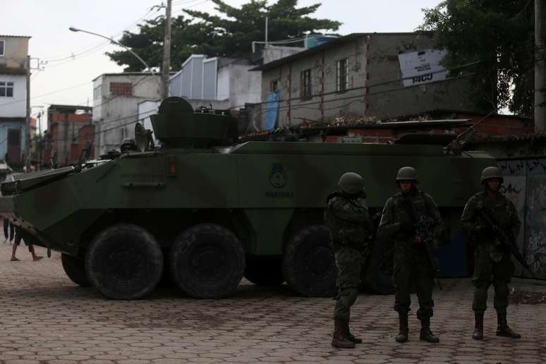 Membros das Forças Armadas durante operação no Rio de Janeiro 20/02/2018 REUTERS/Pilar Olivares