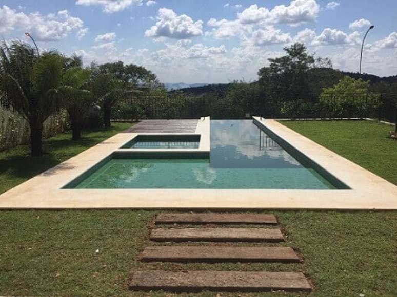 3. O piso para piscina de cerâmica oferece variedade de escolha. Projeto de Interarte Arquitetura