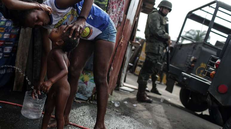 Especialistas debatem bordão sobre a segurança no Rio que diz não ser possível fazer um omelete sem quebrar ovos - o que indica os custos humanos da cruzada do Estado contra o crime