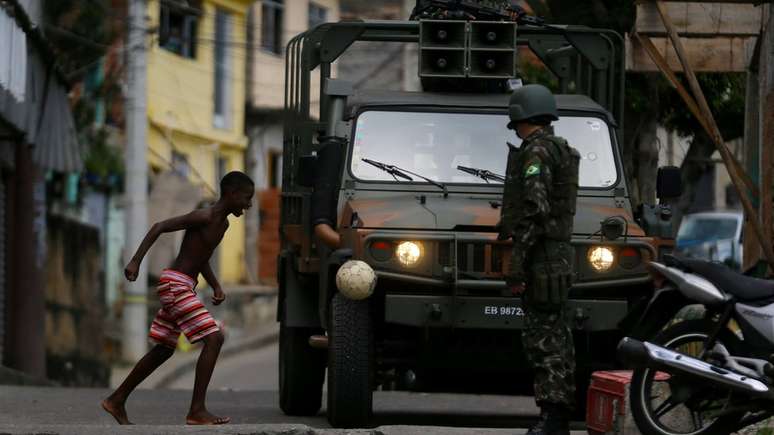 De quatro ex-secretários consultados pela BBC Brasil, dois são terminantemente contra a intervenção, enquanto outros dois a veem como 'necessária' no momento atual