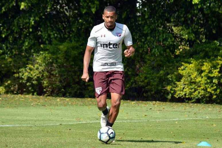 Lateral-esquerdo de 31 anos foi titular em quatro dos dez jogos do clube na temporada (Érico Leonan/saopaulofc.net)