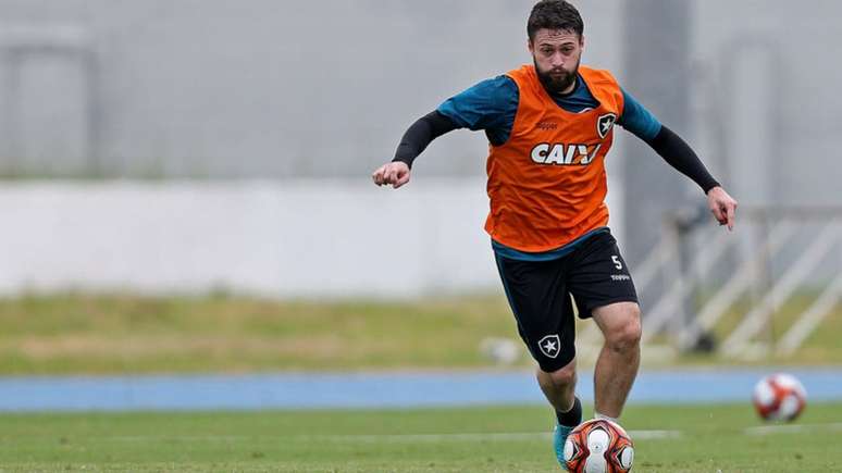 O meio-campista João Paulo deve continuar como titular no Alvinegro de Valentim (Vitor Silva/SSPress/Botafogo)
