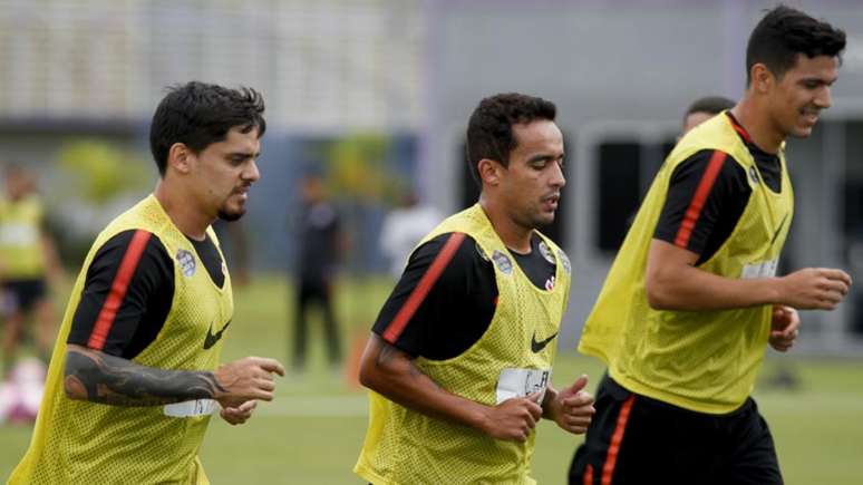 Fagner Jadson e Balbuena em treino no Corinthians: zagueiro voltou a treinar (Foto: Marco Galvão/Fotoarena/Lancepress!)