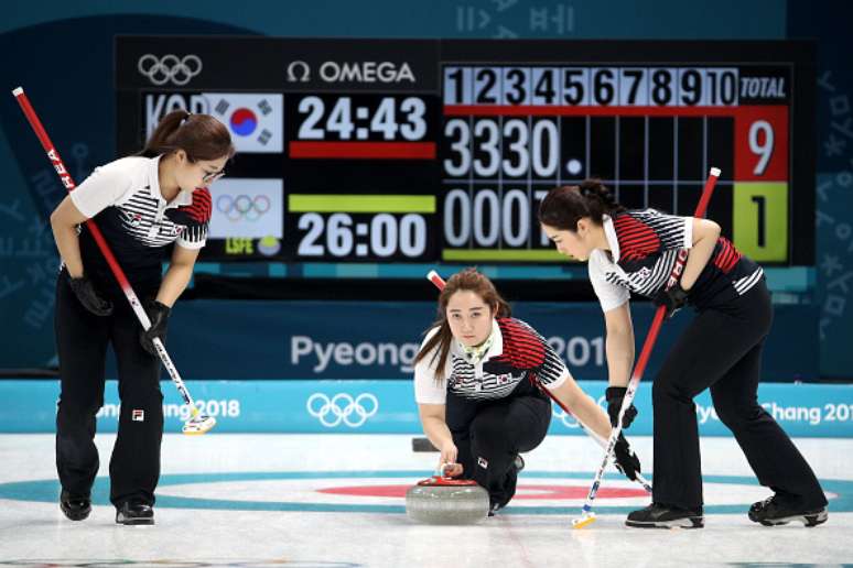 Equipe da Coreia do Sul em partida de Curling nos Jogos Olímpicos de Inverno 2018.
