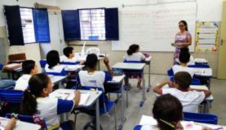 A taxa analfabetismo calculada pelo Instituto Brasileiro de Geografia e Estatística (IBGE), por exemplo, mostra estagnação do analfabetismo absoluto no País, com 7% das pessoas (11, 5 milhões) acima de 15 anos