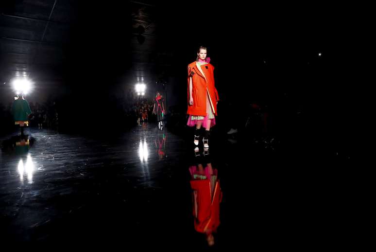 Modelos desfilam cole&ccedil;&atilde;o outono-inverno da Prada em Mil&atilde;o 22/02/2018 REUTERS/Alessandro Garofalo