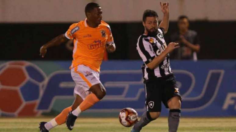 João Paulo teve ótima movimentação e articulou as jogadas alvinegras (Foto: Vitor Silva/SSPress/Botafogo)