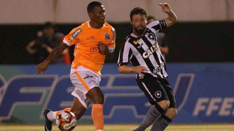 João Paulo continuou sendo parte importante do meio-campo alvinegro (Vitor Silva/SSPress/Botafogo)
