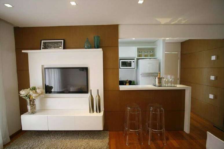 37. Invista em m&oacute;veis de acr&iacute;lico transparente para a decora&ccedil;&atilde;o de apartamento pequeno