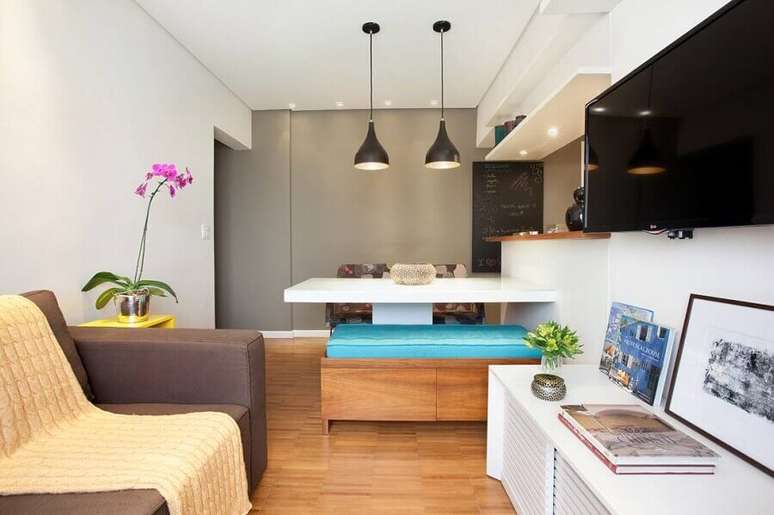 34. Invista em pendentes para trazer mais charme &agrave; decora&ccedil;&atilde;o de apartamento pequeno