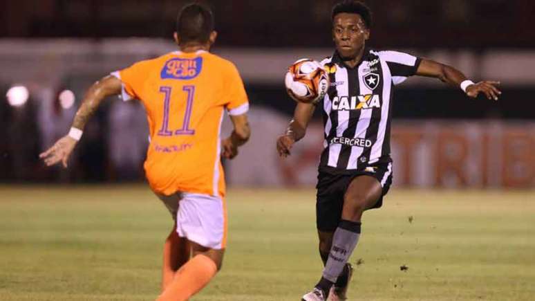 O lateral-esquerdo Moisés estreou 72 horas após ser contratado pelo Glorioso (Vitor Silva/SSPress/Botafogo)