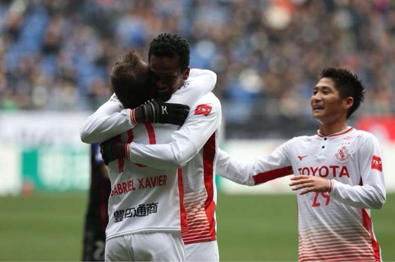 Gabriel Xavier e Jô marcaram na estreia do Nagoya Grampus na J-League(Foto: Divulgação)