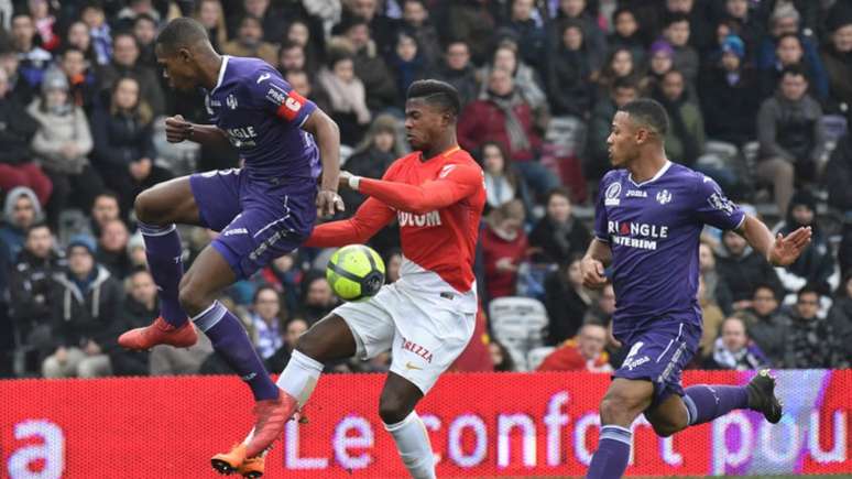 Monaco deu bobeira no fim da partida (Foto: AFP/PASCAL PAVANI)