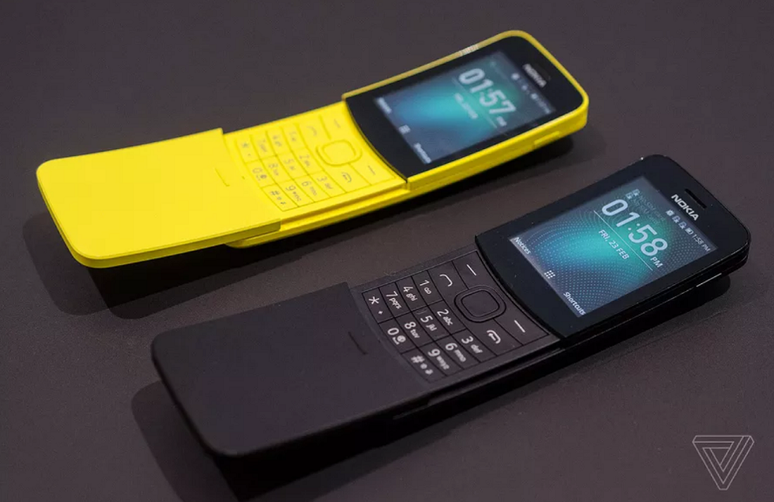 Disponível nas versões Matrix ou Banana, o novo Nokia 8110 possui suporte para 4G (Foto:Tom Warren / The Verge)