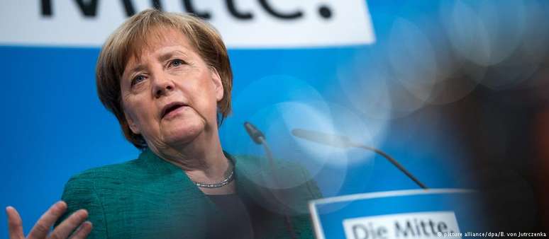 Merkel tem sido alvo de críticas depois da eleição parlamentar de setembro