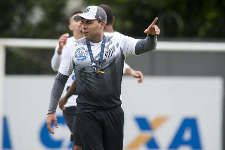 Jair só não deve contar com Copete no duelo deste domingo, na Vila Belmiro, pelo Paulistão (Foto: Ivan Storti/Santos)