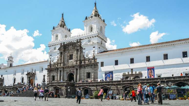 Sabia que a capital do Equador se chama S&atilde;o Francisco de Quito?