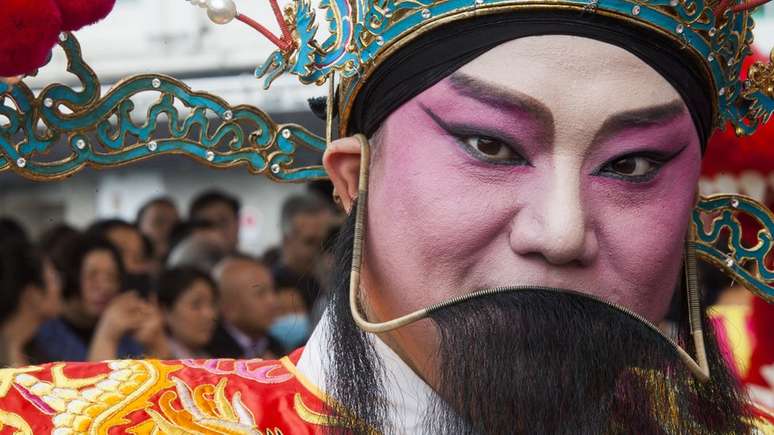 Anúncio foi feito pelo governo quando chineses retornam ao trabalho após o feriado prolongado do Ano Novo Lunar