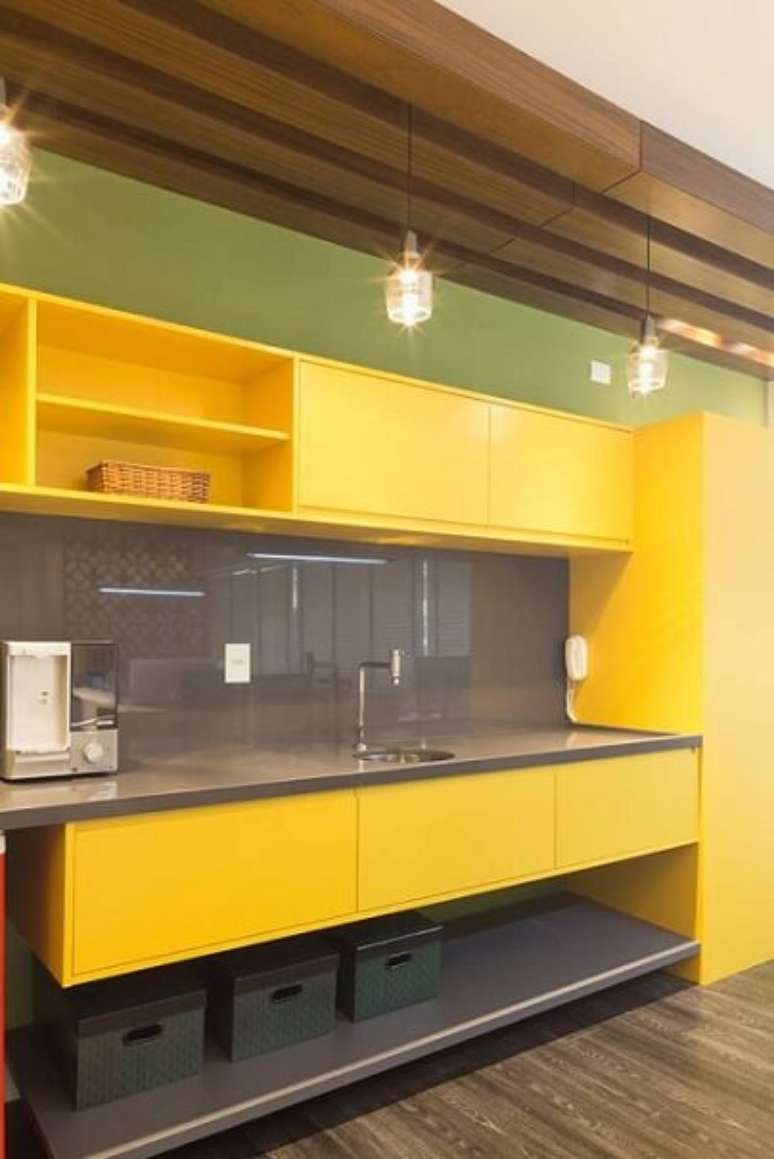 22. O verde e o amarelo s&atilde;o cores an&aacute;logas. Projeto de Andrea Petini