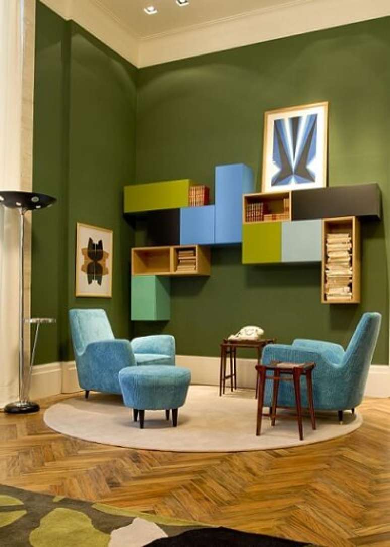 25. Combina&ccedil;&atilde;o de cores an&aacute;logas verde e azul. Projeto de AMC Arquitetura