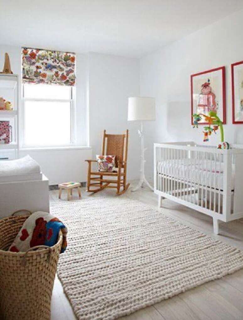 21. Decora&ccedil;&atilde;o de quarto de beb&ecirc; com tapete de croch&ecirc;