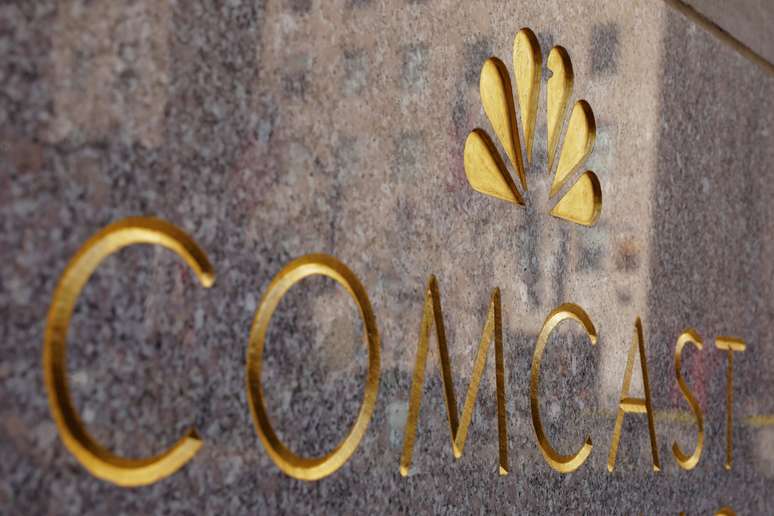 Logos da NBC e Comcast no n&uacute;mero 30 da Rockefeller Plaza no centro de Manhattan, em New York, EUA
27/02/2018
REUTERS/Lucas Jackson