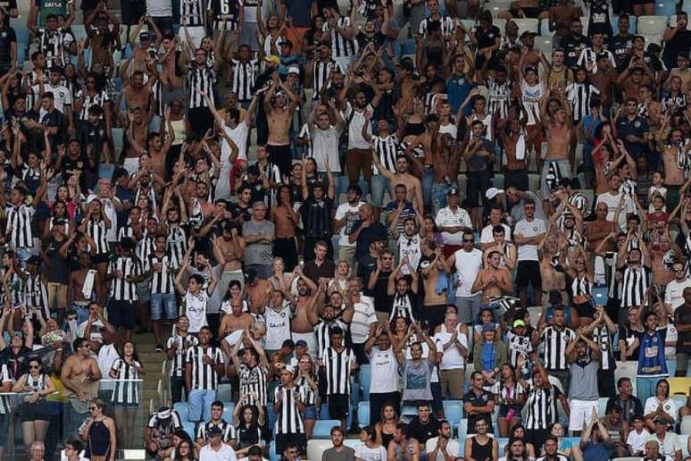 Torcida do Botafogo em ação no Nilton Santos (Foto: Vítor Silva/SSPress/Botafogo)