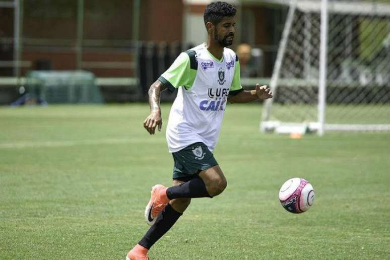 Aderlan em treino pelo América-MG (Foto: Mourão Panda / Divulgação / América-MG)